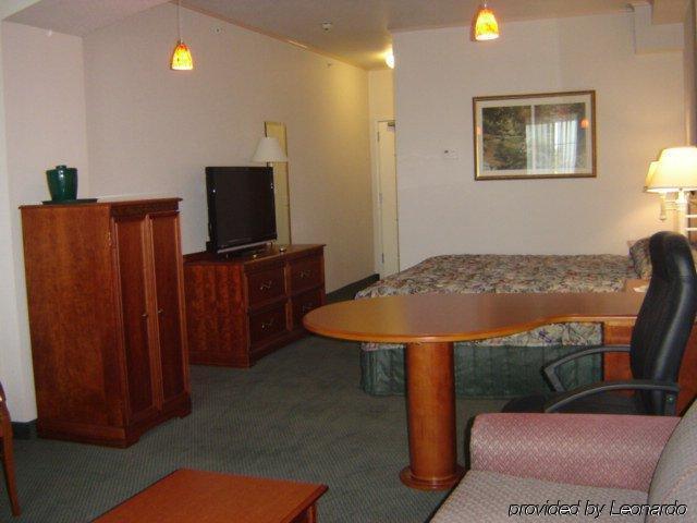 Holiday Inn Express & Suites Tacoma South - Lakewood, An Ihg Hotel Room photo