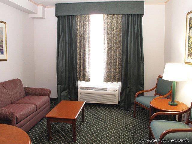 Holiday Inn Express & Suites Tacoma South - Lakewood, An Ihg Hotel Room photo